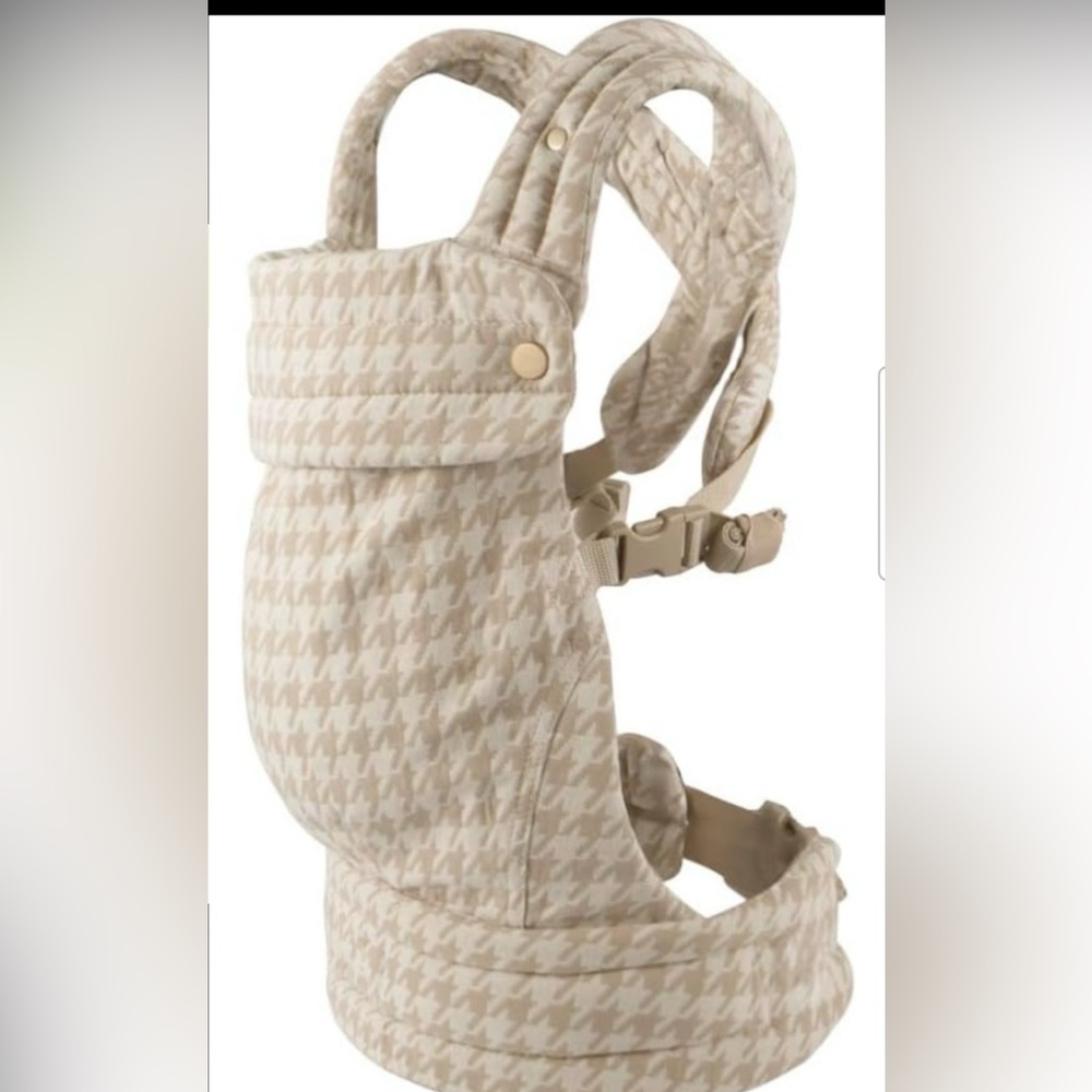 Nest Blanche Ergonomic Carrier in a Houndstooth pattern - Picture 1 of 5